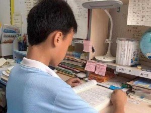 学渣在学霸肚子放了冰块视频：学霸为何腹痛不止？学渣究竟有何阴谋？视频中揭晓答案