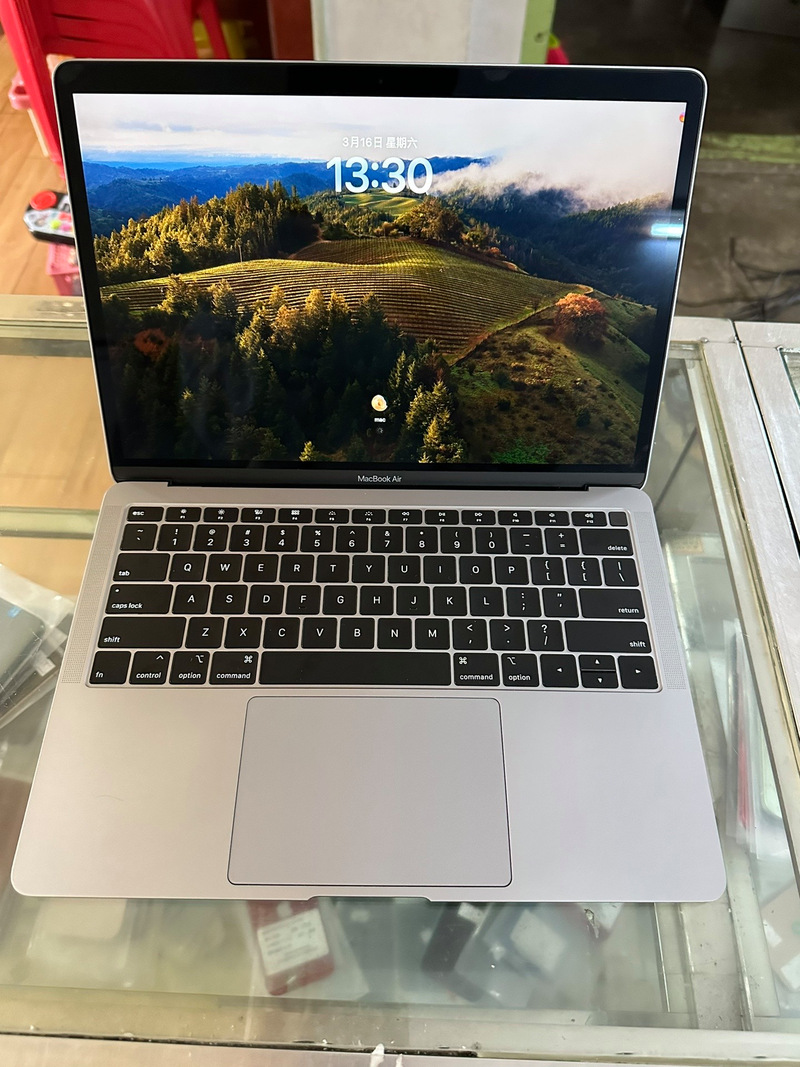 1819macbookpro18 款 13 英寸苹果笔记本电脑，视网膜显示屏，蝶式键盘，能卓越